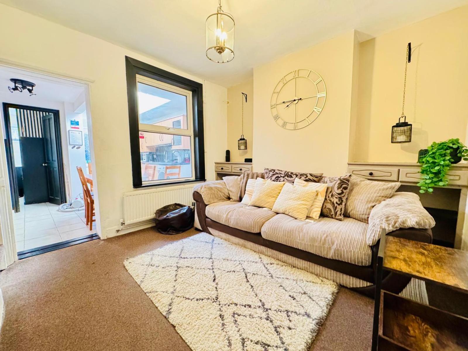 Lovely Dog Friendly, 3 Bed Home Sleeps 8, With Parking & Fenced Garden Work Contractor Leisure, Jasper 캠브리지 외부 사진